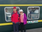 铁轨上的硬核美味，K1572次列车上的骨头炖酸菜，如何温暖了万千旅人的胃与心？